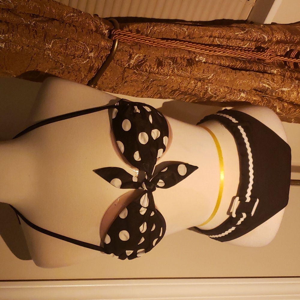 Bikini ๐ - Picture 2 of 16